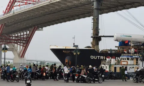 Giải cứu thành công tàu biển 12000 tấn, ngăn chặn nguy cơ đâm va vào cầu Hoàng Văn Thụ - công trình giao thông cấp đặc biệt